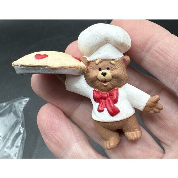 2 Mint Hallmark Valentine's Day Merry Miniature 1989 Teddy Baker & Raccoon -S1R - Picture 2 of 7